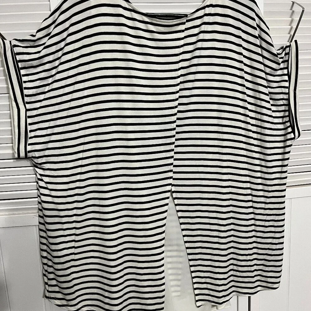 High-Lo Black and White Striped with a split bottom back, 2X , APT. 9 - Picture 2 of 5